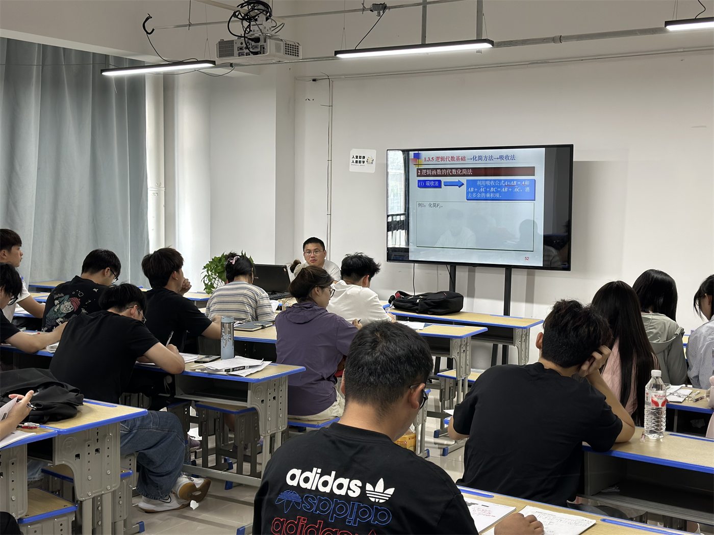 新启辰专业课课堂上课现场