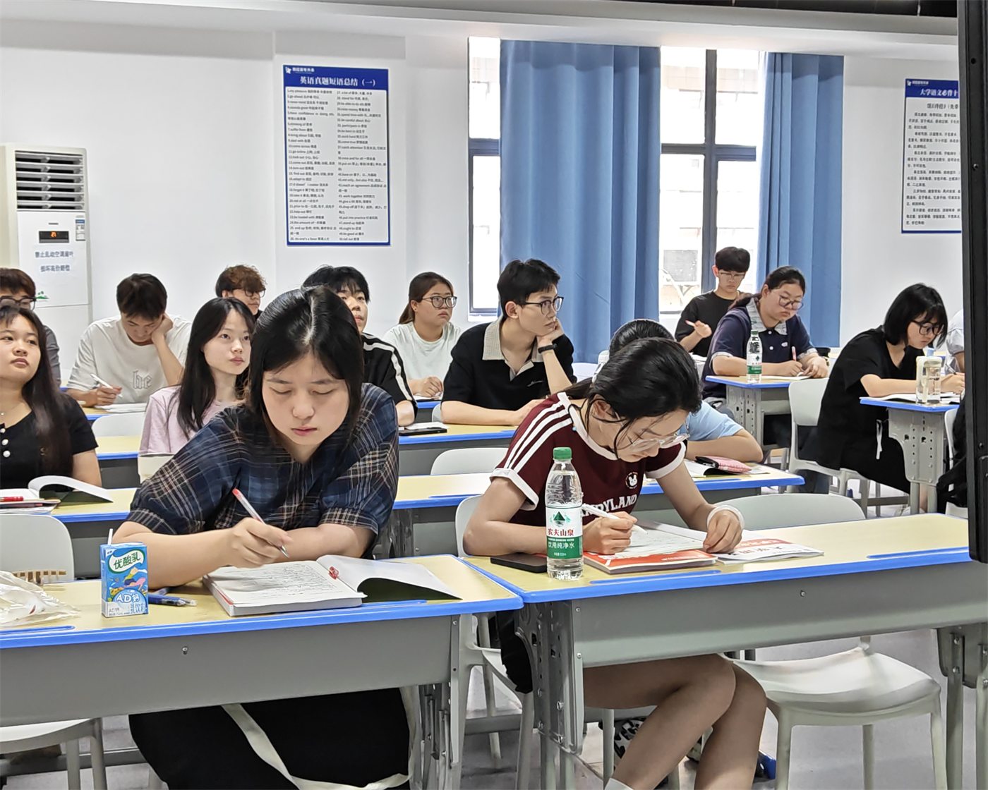 新启辰公共课课堂上课现场